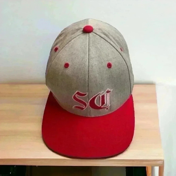South Carolina “The Classics of Yupoong” Red and Gray Snapback Baseball Cap Hat. - Picture 4 of 5